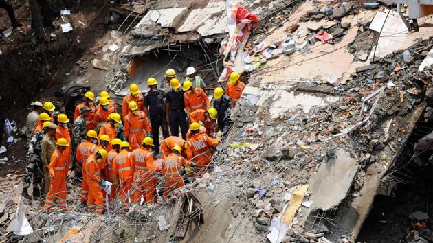 NDRF Personnel carried out a rescue operation after a building collapsed at Kumarhatti in Solan, Himachal Pradesh, on Monday, July 15, 2019.(ANI) NDRF Personnel carried out a rescue operation after a building collapsed at Kumarhatti in Solan, Himachal Pradesh, on Monday, July 15, 2019.(ANI)
