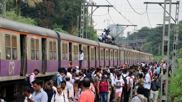 Local train services between Mumbai’s Vithalwadi and Kalyan railway stations were affected during morning rush hours on Wednesday after the overhead equipment (OHE) of a train was damaged hitting hundreds of commuters. Authorities started shuttle and special services between Ambernath, Karjat and Khopoli and Kalyan, Dombivli and Thane to clear extra rush from the stations. (Rishikesh Choudhary / HT Photo) Local train services between Mumbai’s Vithalwadi and Kalyan railway stations were affected during morning rush hours on Wednesday after the overhead equipment (OHE) of a train was damaged hitting hundreds of commuters. Authorities started shuttle and special services between Ambernath, Karjat and Khopoli and Kalyan, Dombivli and Thane to clear extra rush from the stations. (Rishikesh Choudhary / HT Photo)