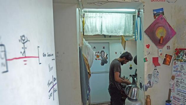 Farooqui cooks lunch at his house in Tardeo, Mumbai. He became the first ever representative of the country in an international forum when he competed at the Urban Highline Festival, Poland in 2014. He conducted some events in New Zealand, but moved back to India after deciding to be a professional slackliner and promote the sport in his own country. 