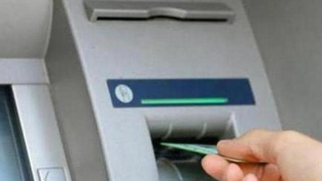 Cheats Who Swapped Atm Cards With Fake Ones Held In Munirka Latest News Delhi Hindustan Times