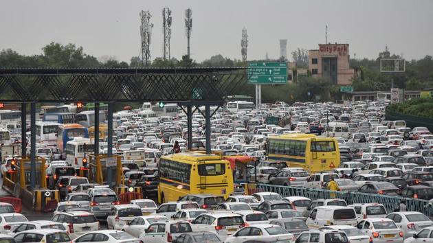 Instead of using the Outer Ring Road, commuters going towards the Airport, Gurugram or Dwarka, will be able to take the new flyover from Munirka and exit directly near Subroto Park.(Yogendra Kumar/HT File PHOTO)