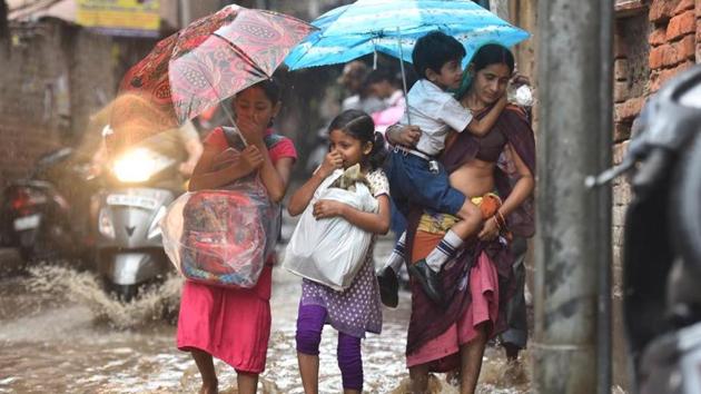 School children on a waterlogged road in Delhi’s Patel Nagar on Wednesday.(Sanchit Khanna/HT Photo) School children on a waterlogged road in Delhi’s Patel Nagar on Wednesday.(Sanchit Khanna/HT Photo)