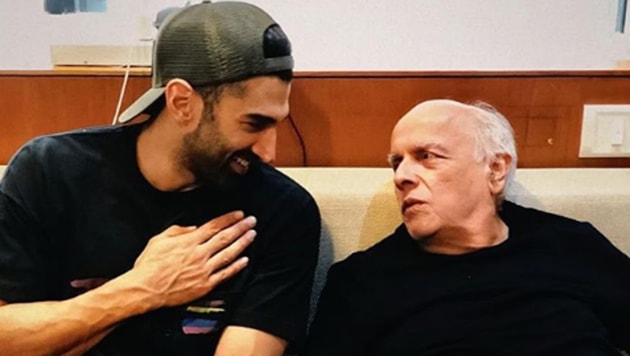 Aditya Roy Kapur shared an adorable picture with Mahesh Bhatt.(Instagram)