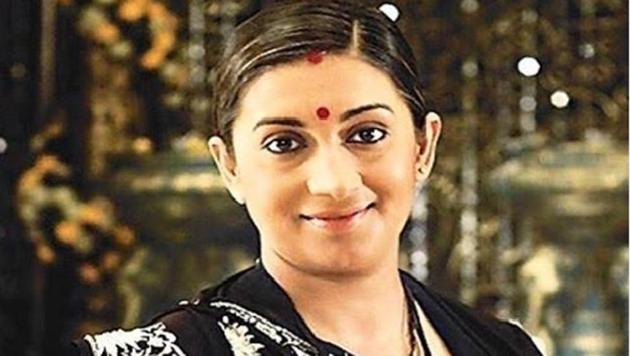 There is no denying that nobody can compete with the minister when it comes to giving a quirky twist to the viral trends!(Instagram/@smritiiraniofficial)