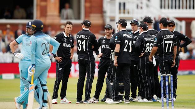 Cricket - ICC Cricket World Cup Final - New Zealand v England - Lord's, London, Britain - July 14, 2019 New Zealand's Trent Boult with team mates wait for the result of an unsuccessful DRS review for the wicket of England's Jason Roy off the first ball(Action Images via Reuters)