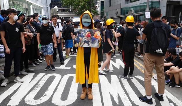 Technology had been enabling protestors — to organise and express solidarity. But in Hong Kong last month, protestors used separate burner phone numbers to communicate with each other, there were advisories to wear masks and large goggles to confound facial recognition tech, and people even bought one-way metro tickets with cash instead of using cards that were linked to their identities(AP)