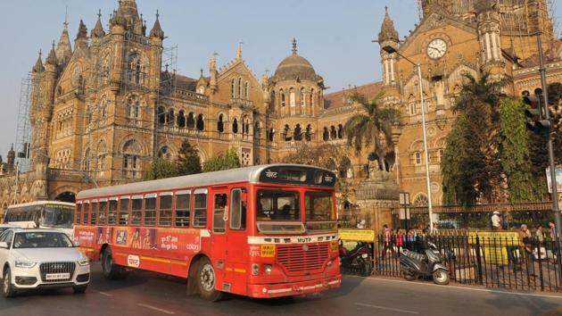 The transport commissioner’s office of Maharashtra has deferred the plan to make vehicle tracking system (VTS) and panic buttons in public transport vehicles.(HT File PHOTO)