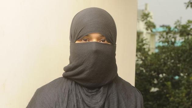 Ishrat Jahan, a petitioner in the triple talaq case in the Supreme Court, has filed a police complaint alleging she was threatened and verbally abused for attending a Hanuman Chalisa recital in a hijab.(Samir Jana/HT PHOTO)