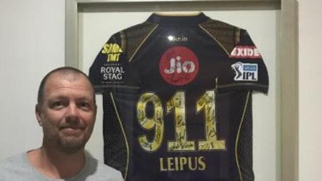 Andrew Leipus poses with the KKR shirt.(Andrew Leipus/ Twitter)