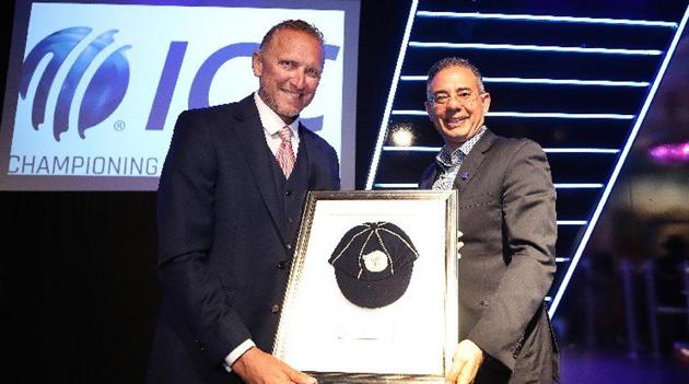 Allan Donald being presented with the ICC Hall of Fame cap. (Twitter/ICC)