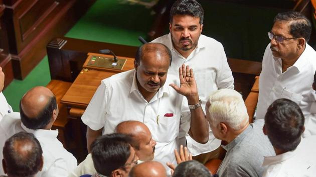 Bengaluru: Karnataka Chief Minister H D Kumaraswamy discusses with his cabinet colleagues after Assembly was adjourned for lunch at Vidhana Soudha, in Bengaluru, Friday, July 19, 2019. (PTI Photo/Shailendra Bhojak)(PTI7_19_2019_000123A)(PTI photo)