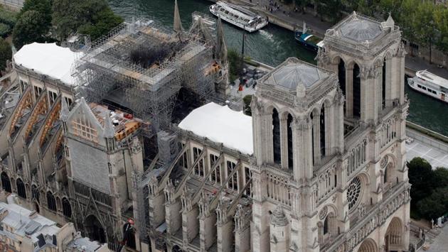 An aerial view shows the damaged roof of Notre-Dame de Paris during restoration work. On Wednesday, instead of crowds, only a few dozen specialist workers wearing white protective overalls, hard hats and masks could be seen carrying out painstaking work to make the building safe. (Philippe Wojazer / REUTERS) An aerial view shows the damaged roof of Notre-Dame de Paris during restoration work. On Wednesday, instead of crowds, only a few dozen specialist workers wearing white protective overalls, hard hats and masks could be seen carrying out painstaking work to make the building safe. (Philippe Wojazer / REUTERS)