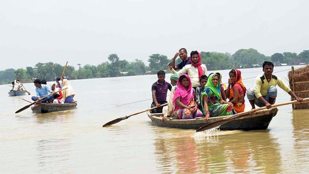 The low-lying areas in Muzaffarpur have become vulnerable to flood, owing to discharge of water in Gandak from the Valmiki barrage.(ANI) The low-lying areas in Muzaffarpur have become vulnerable to flood, owing to discharge of water in Gandak from the Valmiki barrage.(ANI)
