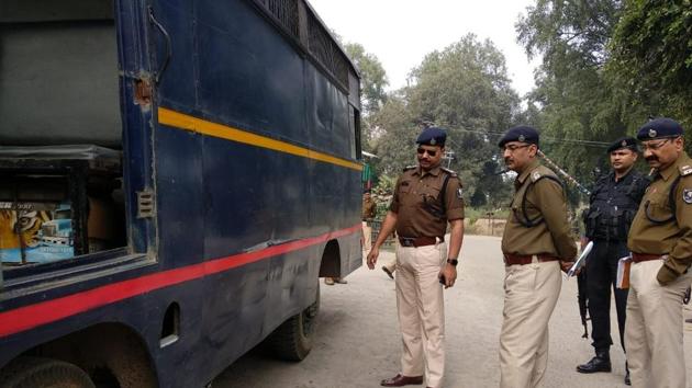 A senior police official privy to investigation said the probe suggested that it was a pre-planned move by three inmates and they did a proper recce of the entire route.(HT FIle / Photo used for representational purpose only)