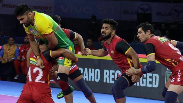 Players of Bengaluru Bulls (Red) in action against Patna Pirates in PKL 2019(PKL Image)