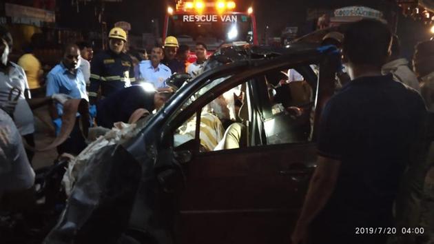 Nine killed as overloaded car smashes into truck near Pune | Hindustan ...