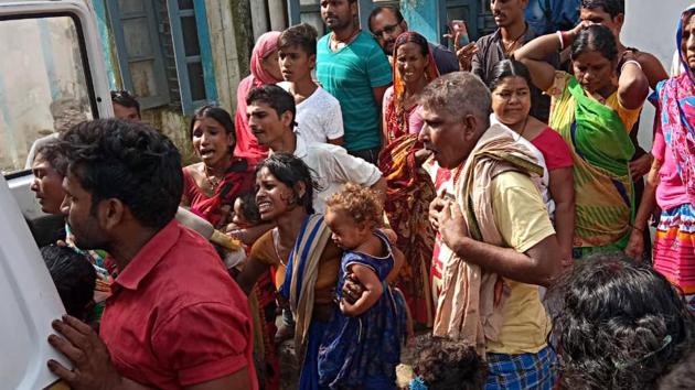 Families of victims who killed in mob lynching crying in Baniyapur, Saran on Friday.(ANI Photo)