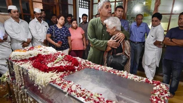 Sandeep Dikshit, the son of former Delhi chief minister Sheila Dikshit, mourns her death at her residence, in New Delhi, Saturday, July 20, 2019. Delhi Pradesh Congress Committee (DPCC) President Dikshit passed away at the age of 81.(PTI)