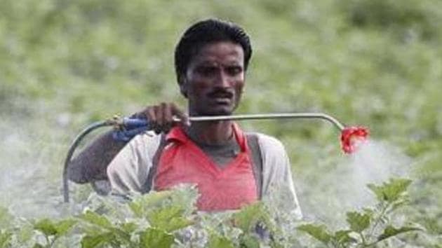 Prices of output produced in the agricultural sector are increasing at a slower pace than the prices of non-agricultural products. But, Congress or any other political party did not criticise the BJP for the sharp fall in food inflation under the first Modi government.(Raj K Raj/ Hindustan Times)