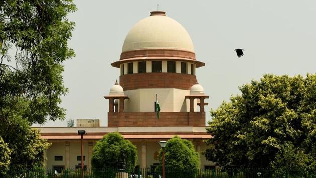 The petitioners alleged that by delaying the floor test, the Kumarswamy government was violating the basic structure of the constitution and urged the top court to invoke its special powers under Article 32 to remedy the political situation in the state which is “being violated with impunity”.(Amal KS/HT PHOTO)