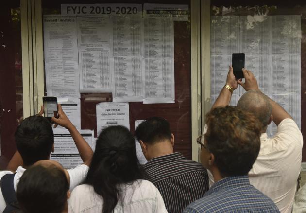 Of the 1.85 lakh students who had applied for admissions under the Centralised Admission Process (CAP) this year, 1.34 lakh students have been allotted colleges in the first merit list.(Anshuman Poyrekar/HT Photo)