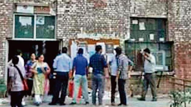 Students said the administration has already removed posters and banners from the walls around the two buildings — School of Social Sciences and the School of International Studies.(HT Photo) Students said the administration has already removed posters and banners from the walls around the two buildings — School of Social Sciences and the School of International Studies.(HT Photo)