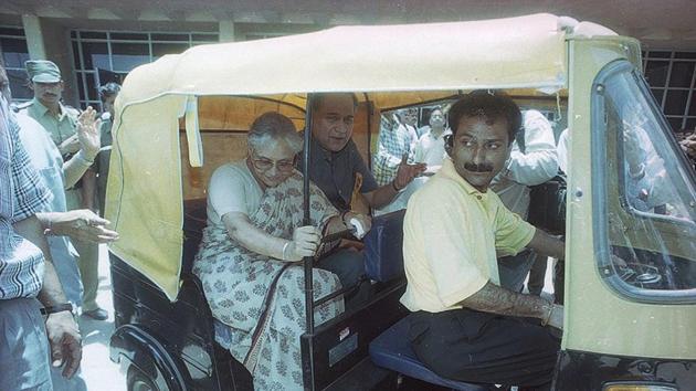 CNG Autos are launched on May 29, 2000. Although the shift to CNG was in accordance to the Supreme Court order, Dikshit faced stiff resistance. “She was concerned about the city’s air quality. I remember she once called me at 7am asking about alternatives, after seeing an auto-rickshaw emanating thick smoke,” said Sunita Narian, member of the SC appointed Environment Pollution (Prevention and Control) Authority. (Pradeep Bhatia / HT Archive) CNG Autos are launched on May 29, 2000. Although the shift to CNG was in accordance to the Supreme Court order, Dikshit faced stiff resistance. “She was concerned about the city’s air quality. I remember she once called me at 7am asking about alternatives, after seeing an auto-rickshaw emanating thick smoke,” said Sunita Narian, member of the SC appointed Environment Pollution (Prevention and Control) Authority. (Pradeep Bhatia / HT Archive)