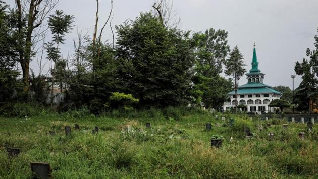More than 250 people died in the Kashmir in the first half of the year, according to previously unreported data. According to interviews with Indian officials, rights groups and the families of two victims of the conflict mentioned in a United Nations report: a school principal died in police custody and a 12-year-old boy killed after being taken hostage by militants. This is the graveyard where Rizwan Pandit, school principal is buried, in Awantipora, south of Srinagar. (Danish Siddiqui / REUTERS) More than 250 people died in the Kashmir in the first half of the year, according to previously unreported data. According to interviews with Indian officials, rights groups and the families of two victims of the conflict mentioned in a United Nations report: a school principal died in police custody and a 12-year-old boy killed after being taken hostage by militants. This is the graveyard where Rizwan Pandit, school principal is buried, in Awantipora, south of Srinagar. (Danish Siddiqui / REUTERS)