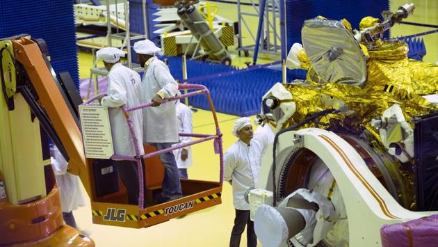Scientists and employees view the Chandrayaan-2 spacecraft Lander module at the ISRO’s Satellite Integration and Test Establishment at ISRO headquarters in Bengaluru. Chandrayaan-2 consists of an orbiter, a lander (Vikram), and a rover (Pragyan). The entire project is costs Rs 978 crore: Rs 603 crore for the spacecraft and Rs 375 crore for the GSLV Mk-III. (Karen Dias / Bloomberg) 