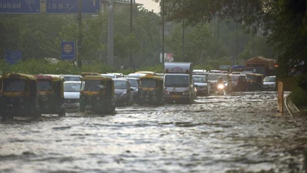 Vehicles wade through a waterlogged street after rain, near Indraprastha metro station, in New Delhi, India, on Sunday, July 21, 2019. (Amal KS/HT PHOTO) Vehicles wade through a waterlogged street after rain, near Indraprastha metro station, in New Delhi, India, on Sunday, July 21, 2019. (Amal KS/HT PHOTO)