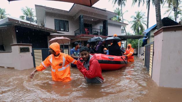 More than 750 families were shifted to relief camps in the last 24 hours in the worst-hit districts in north Kerala as rains continued to lash the state.(HT Photo)