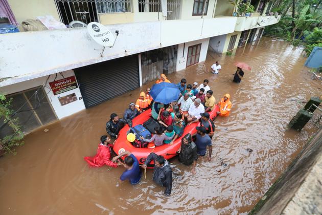Heavy rain continued to pound many areas of Kerala, forcing the Indian Meteorological Department (IMD) to extend a red alert in five districts till July 25 as death toll in the past four days rose to ten. (HT File) Heavy rain continued to pound many areas of Kerala, forcing the Indian Meteorological Department (IMD) to extend a red alert in five districts till July 25 as death toll in the past four days rose to ten. (HT File)