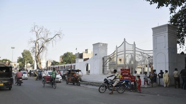 The road leading to the Durgiana Temple in Amritsar is proposed to be developed as Heritage Street. It is among a slew of projects announced during Navjot Singh Sidhu’s term as Punjab local bodies minister.(Sameer Sehgal / HT Photo) The road leading to the Durgiana Temple in Amritsar is proposed to be developed as Heritage Street. It is among a slew of projects announced during Navjot Singh Sidhu’s term as Punjab local bodies minister.(Sameer Sehgal / HT Photo)