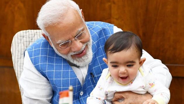 The heartwarming image has collected a ton of reactions on Instagram.(Instagram/@narendramodi)