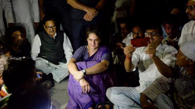 AICC general secretary Priyanka Gandhi Vadra at Chunar Guest House, Mirzapur, Uttar Pradesh, July 19, 2019 (ANI) AICC general secretary Priyanka Gandhi Vadra at Chunar Guest House, Mirzapur, Uttar Pradesh, July 19, 2019 (ANI)
