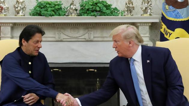 U.S. President Donald Trump greets Pakistan's Prime Minister Imran Khan in the Oval Office at the White House in Washington, U.S., July 22, 2019. (REUTERS) U.S. President Donald Trump greets Pakistan's Prime Minister Imran Khan in the Oval Office at the White House in Washington, U.S., July 22, 2019. (REUTERS)