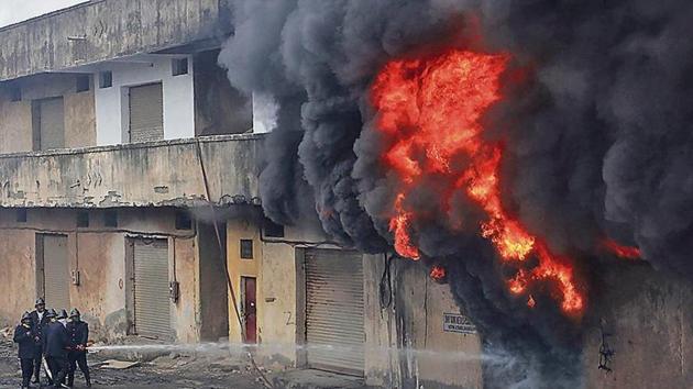 There are four fire stations of BNCMC, which cater to approximately 13 to 14 lakh people. The fire department has four fire tenders out of which one is under repair.(HT Photo)