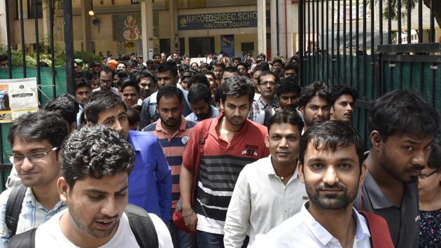 Candidates coming out after attending the Union Public Service Commission (UPSC) Civil Services preliminary exam 2017 at Havlock Square near Gole Dak khana in New Delhi(Arvind Yadav/HT PHOTO) Candidates coming out after attending the Union Public Service Commission (UPSC) Civil Services preliminary exam 2017 at Havlock Square near Gole Dak khana in New Delhi(Arvind Yadav/HT PHOTO)