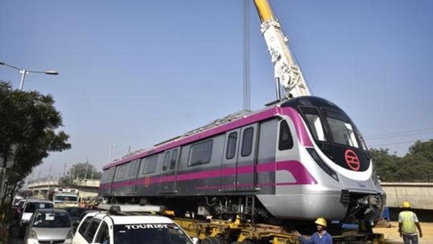 The Magenta Line connects the Janakpuri West station in Delhi to Botanical Garden in Noida. The stretch is roughly 25-km-long and there are 16 stations on this route. Image used for representative purpose only.(Ajay Aggarwal/HT PHOTO)