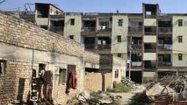 Ownership rights in unauthorised colonies have been a poll promise of all political parties in the last Lok Sabha elections and the issue has gained momentum as Delhi heads towards electing a new state government early next year. (Sanchit Khanna/HT PHOTO)