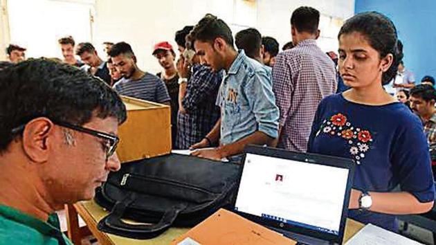 A seventh cut-off list would be released on August 6 if seats are still available and admissions to those seats will take place between August 6 and 8.(Photo: Raj K Raj/ Hindustan Times) A seventh cut-off list would be released on August 6 if seats are still available and admissions to those seats will take place between August 6 and 8.(Photo: Raj K Raj/ Hindustan Times)
