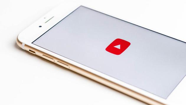 Study shows cute kids are YouTube clickbait, child advocates concerned.(Unsplash) Study shows cute kids are YouTube clickbait, child advocates concerned.(Unsplash)