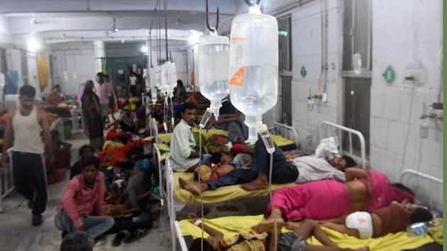 Bihar hospital overcrowded with children suffering from Acute Encephalitis Syndrome on June 21, 2019.(Parwaz Khan /HT PHOTO) Bihar hospital overcrowded with children suffering from Acute Encephalitis Syndrome on June 21, 2019.(Parwaz Khan /HT PHOTO)