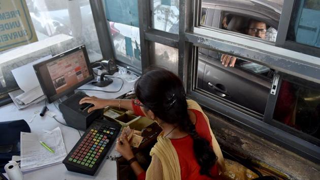 A Bharatiya Janata Party functionary and his supporters were booked for allegedly assaulting the staff members at Jewar toll plaza on Wednesday evening.(HT Photo/ representational Image)