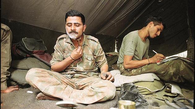 Kargil KR Camp, July 07, 1999. The raising of the alarm came barely a fortnight after the Lahore Declaration was signed by Prime Minister Atal Bihari Vajpayee and Pakistani counterpart Nawaz Sharif calling for resolution of issues in Jammu and Kashmir and mutual understanding on nuclear arsenals. (Manish Swarup / HT Archive) 