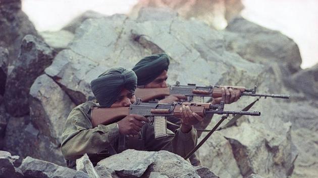 Soldiers in Kargil, June 28, 1999. This fourth full-fledged military showdown between the two nations followed earlier encounters in 1947, 1965 and 1971, erupting after military infiltrators from Pakistan were detected taking control of hills by local nomads in the Indian territory. (Manish Swarup / HT Archive) Soldiers in Kargil, June 28, 1999. This fourth full-fledged military showdown between the two nations followed earlier encounters in 1947, 1965 and 1971, erupting after military infiltrators from Pakistan were detected taking control of hills by local nomads in the Indian territory. (Manish Swarup / HT Archive)