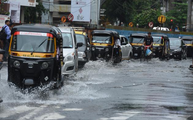 The downpour also led to waterlogging, flight and railway disruptions, and traffic jams across the city.(HT PHOTO)