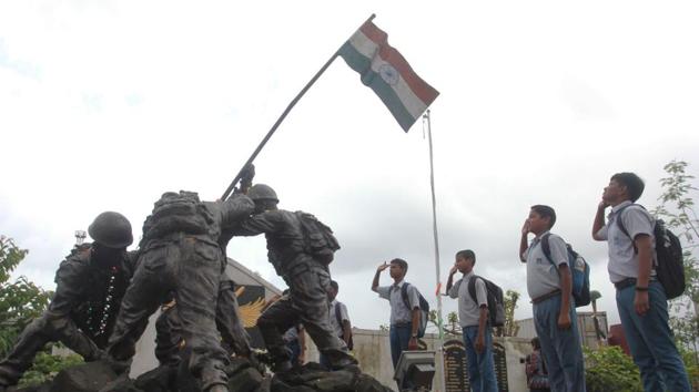 School students raise patriotic slogans after paying tribute at War Memorial to commemorate Kargil Vijay Diwas at Kopri Thane, Maharashtra. (Praful Gangurde/ HT Photo) School students raise patriotic slogans after paying tribute at War Memorial to commemorate Kargil Vijay Diwas at Kopri Thane, Maharashtra. (Praful Gangurde/ HT Photo)