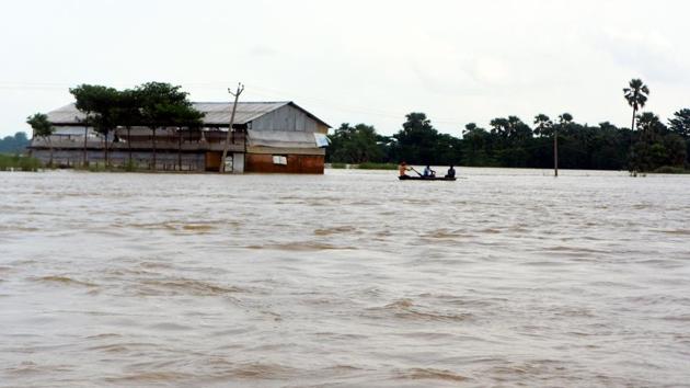 Floods effected area after heavy rainfall in Darbhanga district in on Thursday.(Parwaz Khan/HT Photo)