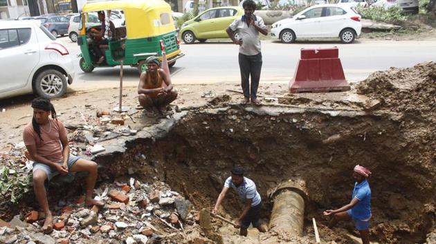 The GMDA had disconnected water supply to South City 2 on July 9 due to non-payment of pending water bills.(Yogendra Kumar/HT PHOTO)